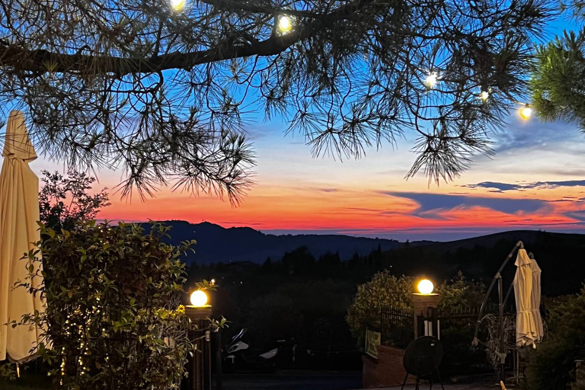 i conoscenti in collina aperitivo al tramonto a bologna